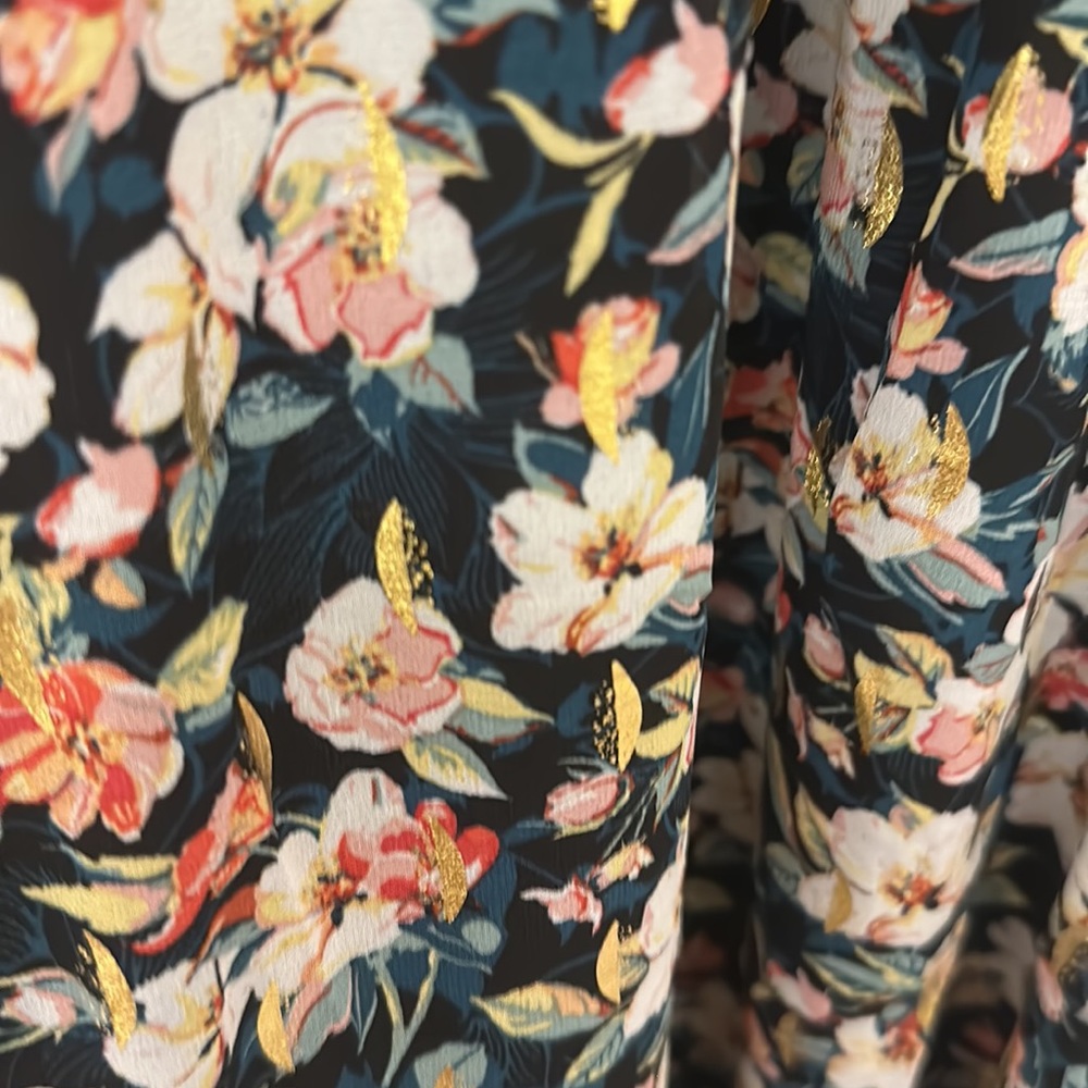 BLACK SLEEVELESS SURPLICE SHIMMER DETAILED FLORAL MAXI DRESS - Picture 5 of 5